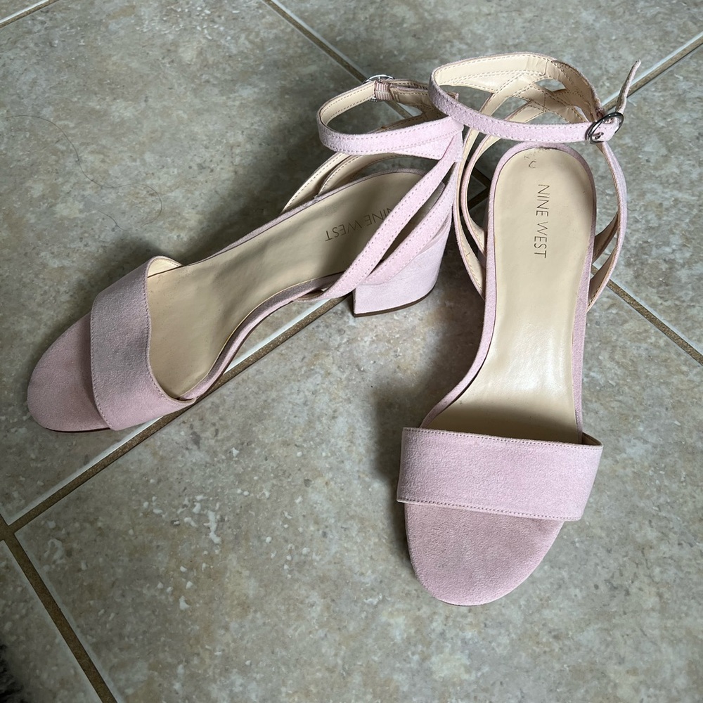 Pink heels - Picture 2 of 2